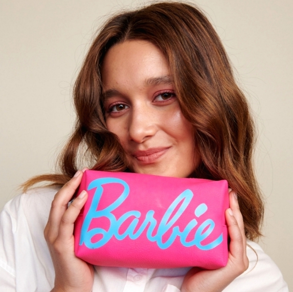 Barbie Makeup Bag - Picture 2 of 11
